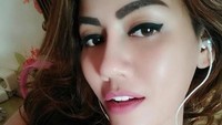 Nita Thalia membuat publik terkejut karena pengakuannya menjadi istri muda selama 17 tahun. Setelah ditelusuri ada foto dirinya dan keluarganya itu. (Dok. Instagram/nitatalia.real) 