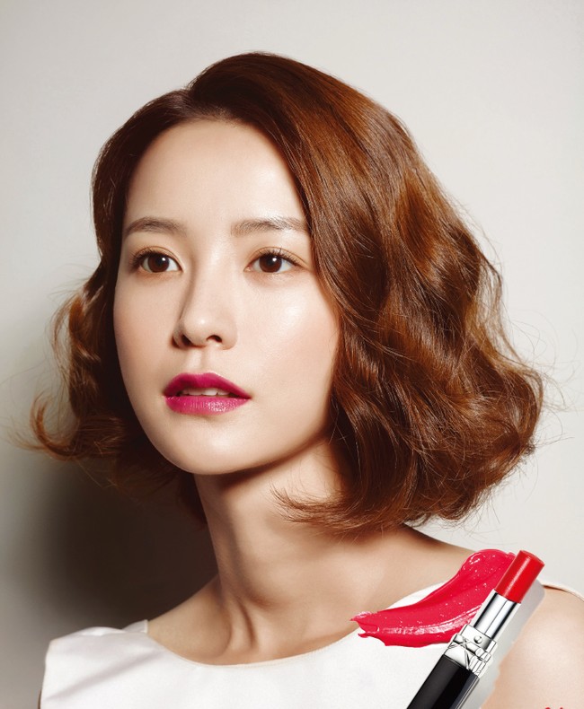 Pulasan lipstik berry mungkin jadi warna bibir yang paling bold untuk dirinya. Ia lebih sering terlihat dengan bibir peach, oranye atau pink lembut. Foto: Istimewa