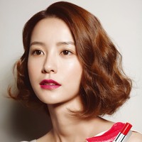 Pulasan lipstik berry mungkin jadi warna bibir yang paling bold untuk dirinya. Ia lebih sering terlihat dengan bibir peach, oranye atau pink lembut. Foto: Istimewa