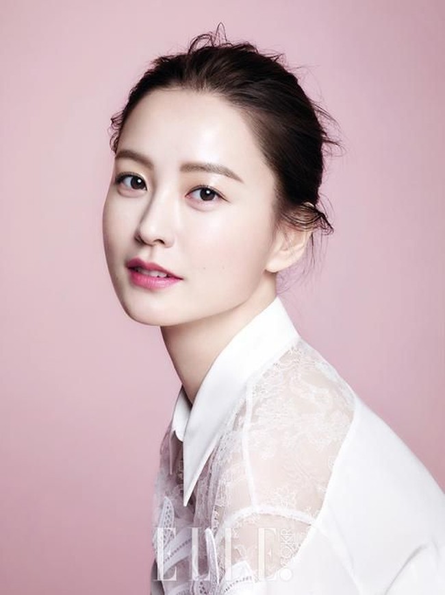 Jung Yu Mi sering terlihat dengan rias wajah flawless dan no makeup look. Foto: Istimewa