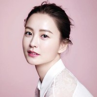 Jung Yu Mi sering terlihat dengan rias wajah flawless dan no makeup look. Foto: Istimewa