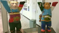 Buddy Bear juga pernah menyambangi Jakarta di Kedubes Jerman untuk Indonesia. Buddy Bear ini bernama Heidi dan Bambang. Kedua Buddy Bears ini melambangkan persahabatan antara Jerman dan Indonesia.