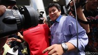 Menurut Hilman, pemeriksaan saat ini masih sama dengan sebelumnya. Hilman mengaku diberi 10 pertanyaan selama diperiksa penyidik KPK.