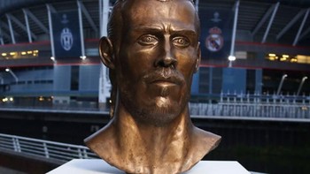 Pembuat patung Ronaldo kembali berulah dengan membuat patung Bale. (Foto: Internet)