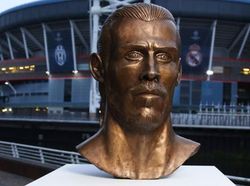 Deretan Patung Kocak yang Bikin Netizen Terpingkal