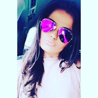 Hidup mewah tentunya tak lepas dari gadis asal Inggris ini. Pasalnya, ia memiliki lemari pakaian yang penuh dengan busana dari desainer ternama seharga Rp 18 miliar. Foto: Instagram