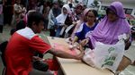 Pemegang KJP Dapat Paket Sembako Murah