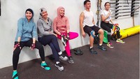 Pertama kali nyobain bootcamp dan pusing dan mual hahahaha. Mari dicoba terus sampe badannyaa kuat dan gak kaget, terangnya. Foto: Instagram @dianayulestari