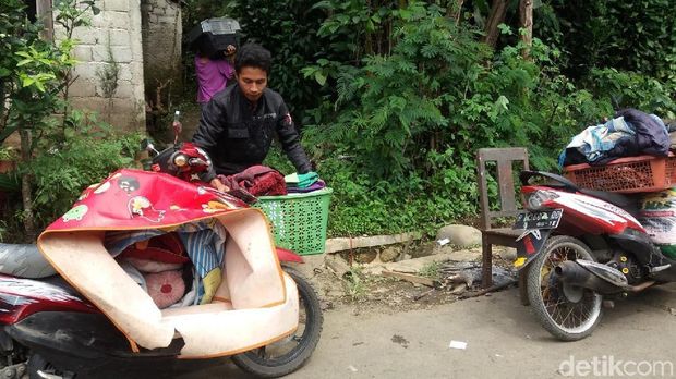 Sebagian warga ada yang mengungsi