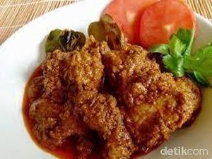 Semerbak Aromatik Saksang Ayam dengan Bumbu Andaliman yang Menggigit