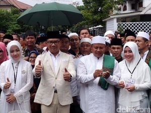Ridwan Kamil-Uu Mendaftar ke KPU Jabar