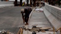 Rencananya flyover ini akan rampung pada akhir tahun 2017 namun sampai saat ini belum terlihat akan segera selesai.