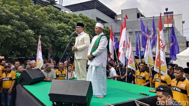 RINDU Bawa Pesan Orang Tua Daftar ke KPU Jabar