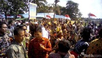 Jokowi memulai kegiatan dengan menghadiri acara Kapsul Waktu Impian Indonesia 2015-2085. Merauke jadi titik akhir perjalanan Kapsul Waktu setelah singgah di 43 kota dari 34 provinsi di Indonesia. Foto: Ray Jordan/ detikcom