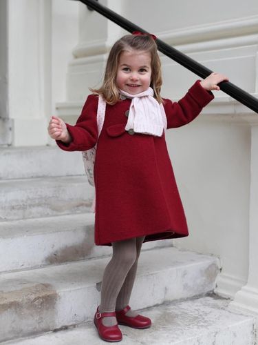 So Cute, Senyum Manis Putri Charlotte di Hari Pertama Sekolah