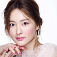 Tampil dengan makeup nuansa pink yang romantis, kecantikan Jung Yu Mi makin terlihat. Foto: Istimewa