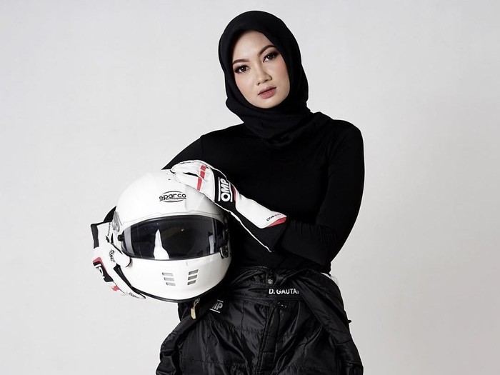 Cerita hijab pembalap cantik Diandra Gautama. Foto: Dok. Instagram @diandragautama Cerita hijab pembalap cantik Diandra Gautama. Foto: Dok. Instagram @diandragautama