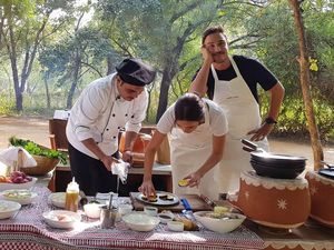 So Sweet! Liburan Ke India, Raisa dan Hamish Daud Belajar Masak Bersama