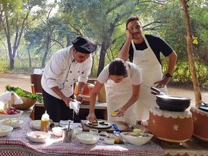 Ghee yang Heboh Jadi Superfood Tahun Ini dan Serunya Raisa-Hamish Masak di India