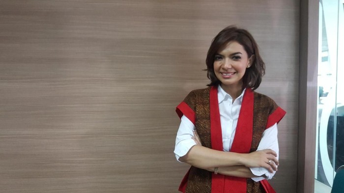 najwa shihab  baca buku