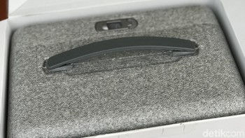 Karenanya ketika sampai di ruang redaksi detikINET, drone ini segera kami unboxing. Foto: Adi Fida Rahman/detikINET