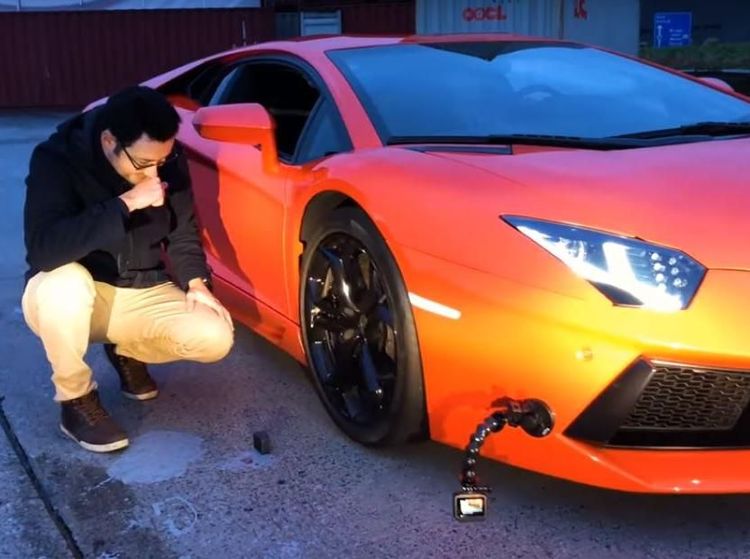 Saat Lamborghini Lindas iPhone X