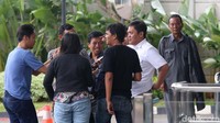 Habiburokhman memberikan keterangan pers usai mengurus laporan LHKPN Cagub Kalbar Milton Crosby-Boyman Harun dan Cagub Jabar Sudrajat.