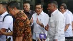 Jempol Yasonna Laoly Sebelum Diperiksa KPK Soal e-KTP