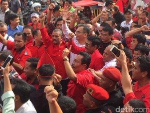 Daftar Pilgub Sumut, Djarot-Sihar Disambut Reog dan Tari Karo di KPU