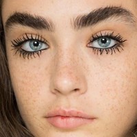 Menurut data Pinterest, bulu mata lebat dan lentik paling banyak dicari. Sudah saatnya investasi maskara terbaik untuk mendapatkan bulu mata cetar.  Foto: Istimewa