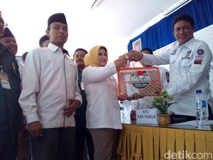 Naik Dokar, Sri Hartini-Setia Budi Daftar Pilbup Kudus