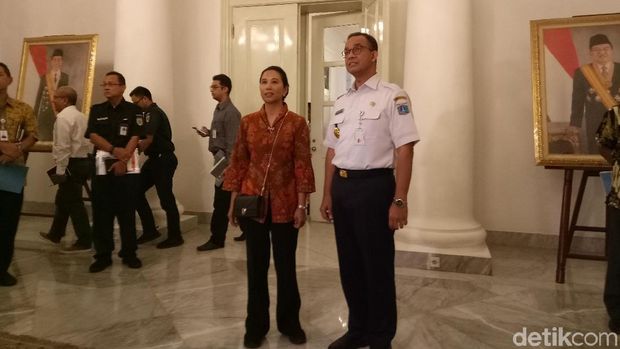 Anies Rapat Tertutup dengan Menteri Rini di Balai Kota
