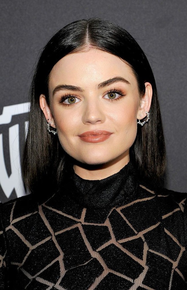 Lucy Hale merayakan bebas dari kecanduan alkohol pada 2023. Dalam podcast The Diary of a CEO, ia mengaku akar masalahnya bukan alkohol, melainkan rasa kosong dalam diri. “Saya pernah mencoba berubah demi orang lain, tapi akhirnya sadar, saya pantas mendapat lebih dari hidup ini,” ujarnya. Foto: Getty Images