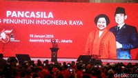 Jokowi menyampaikan pidato tentang semangat gotong-royong dalam HUT ke-45 PDIP. Jokowi turut mengajak para kader PDIP melanjutkan perjuangan Soekarno.