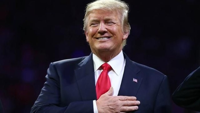 U.S. President Donald Trump sings along with the national anthem before the NCAA College Football Playoff Championship game between Alabama and Georgia in Atlanta, Georgia, U.S. January 8, 2018. REUTERS/Jonathan Ernst