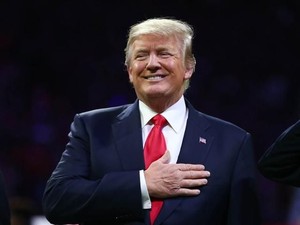 Donald Trump Ternyata Hanya Doyan Permen Starbust Warna Merah dan Pink