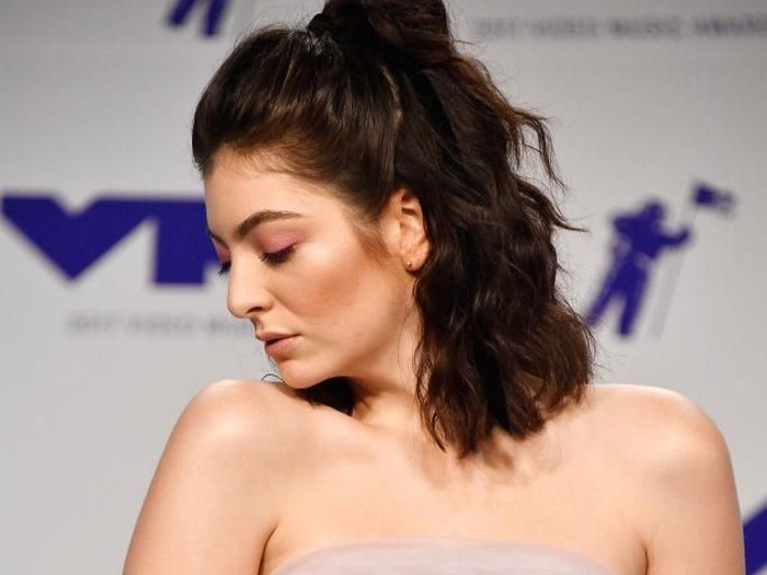 INGLEWOOD, CA - AUGUST 27:  Lorde attends the 2017 MTV Video Music Awards at The Forum on August 27, 2017 in Inglewood, California.  (Photo by Frazer Harrison/Getty Images)