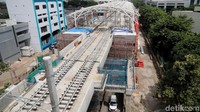 Sistem persinyalan kereta MRT Jakarta memakai Communication Based Train Control (CBTC), yaitu sistem persinyalan kereta dengan frekuensi radio (RF) sebagai komunikasi data antarberbagai sub-sistem yang terintegrasi. Sistem ini menggunakan Moving Block dengan aspek sinyal yang berada pada kabin masinis (Cabin Signal).