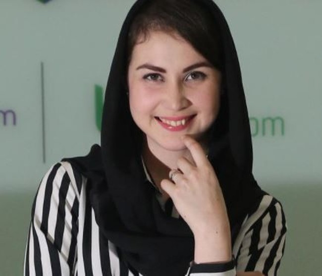 Arumi Bachsin dinikahi oleh Emil Dardak pada 30 Agustus 2013. Saat menikah Arumi Bachsin masih berusia 19 tahun, terpaut 10 tahun dari suaminya. Saat ini keduanya telah memiliki dua orang anak. Foto: Instagram