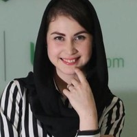 Arumi Bachsin dinikahi oleh Emil Dardak pada 30 Agustus 2013. Saat menikah Arumi Bachsin masih berusia 19 tahun, terpaut 10 tahun dari suaminya. Saat ini keduanya telah memiliki dua orang anak. Foto: Instagram