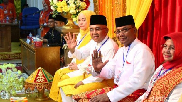 Naik Bentor, Andi Rachman-Suyatno Daftar Pilgub Riau