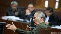 Mantan Dirjen Mineral Batu Bara (Mineral) Kementerian Energi Sumber Daya Mineral (ESDM) Bambang Setiawan dihadirkan sebagai saksi.