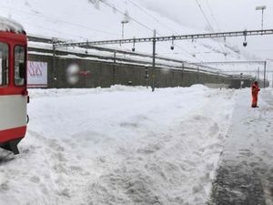 Hujan Salju Lebat, Lebih dari 13.000 Orang Terjebak di Resor Ski Swiss
