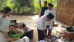 Mengintip Keseruan Hamish Daud dan Raisa Membuat Masakan India