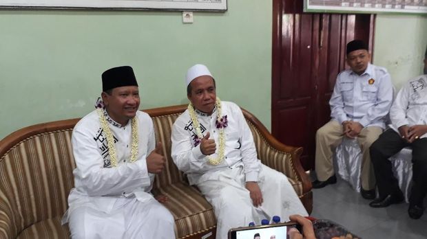 Irsyad Yusuf dan Mujib Imron di KPU Pasuruan