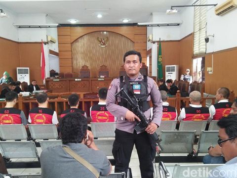 Sidang Dakwaan 1 Ton Sabu Dikawal Ketat Polisi Bersenjata 