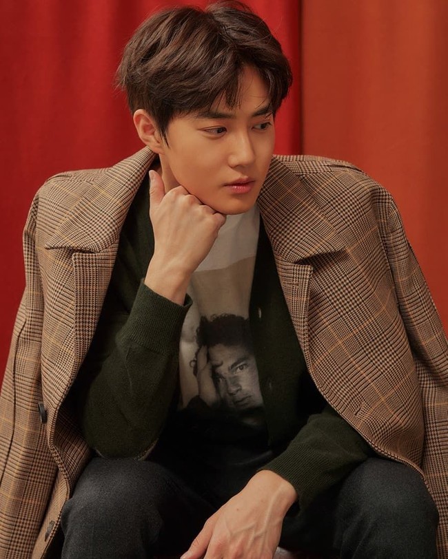 Boyband EXO punya beberapa member visual. Salah satunya adalah Suho EXO. Leader EXO itu memang sudah sering disebut dokter sebagai pemilik wajah dengan golden ratio. Foto: Instagram