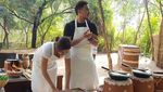 Mengintip Keseruan Hamish Daud dan Raisa Membuat Masakan India