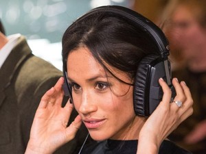 Sweater Rp 800 Ribuan Meghan Markle Hampir Habis Terjual dalam 2 Jam