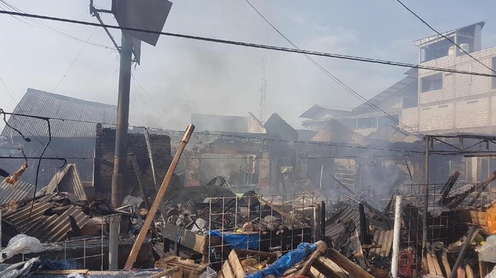 Dipicu Arus Pendek, 118 Kios di Pasar Ciruas Serang Terbakar